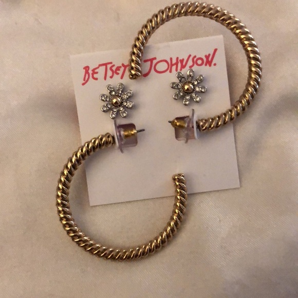 Betsey Johnson Some Bunnys Baby Daisy Studs & Gold Tone Hoop Earring Set NWT - Picture 7 of 12